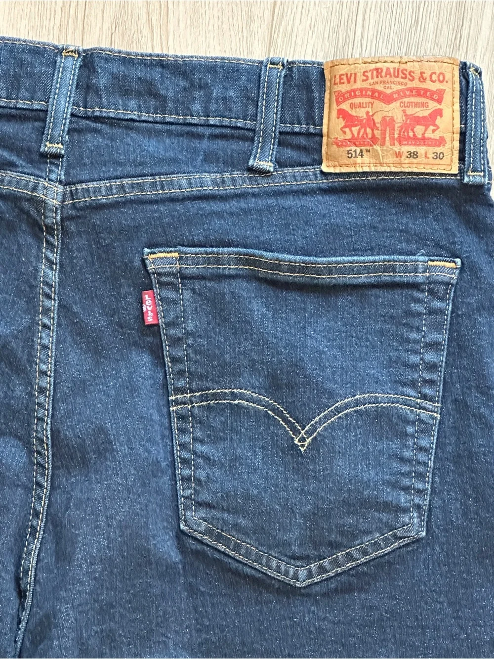 Levi’s 514 dark wash men’s jeans 38x30